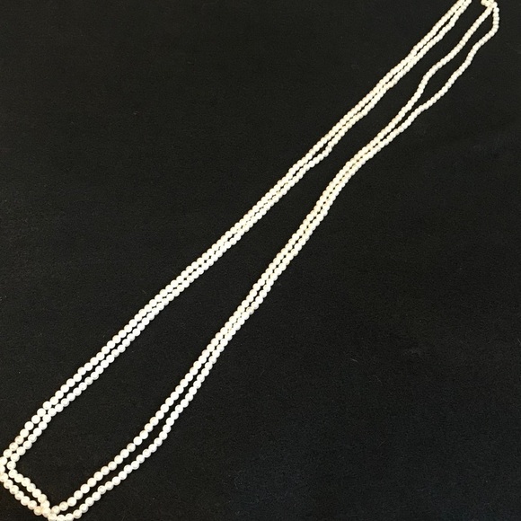 2 strands of faux pearls - Picture 2 of 7